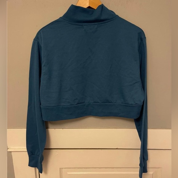 Kendall & Kylie Cropped Quarter-Zip Pullover - Picture 9 of 10